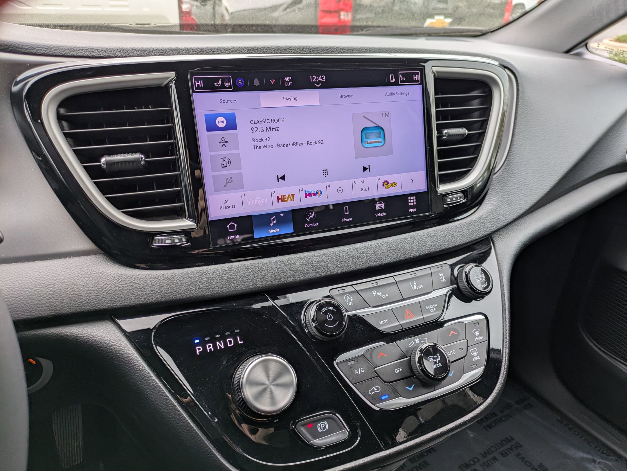 Used 2025 Chrysler Pacifica Select image 24