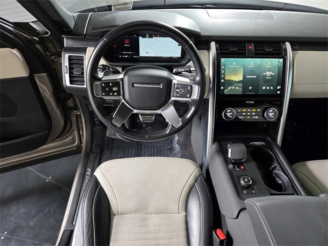 Used 2021 Land Rover Discovery S R-Dynamic image 17