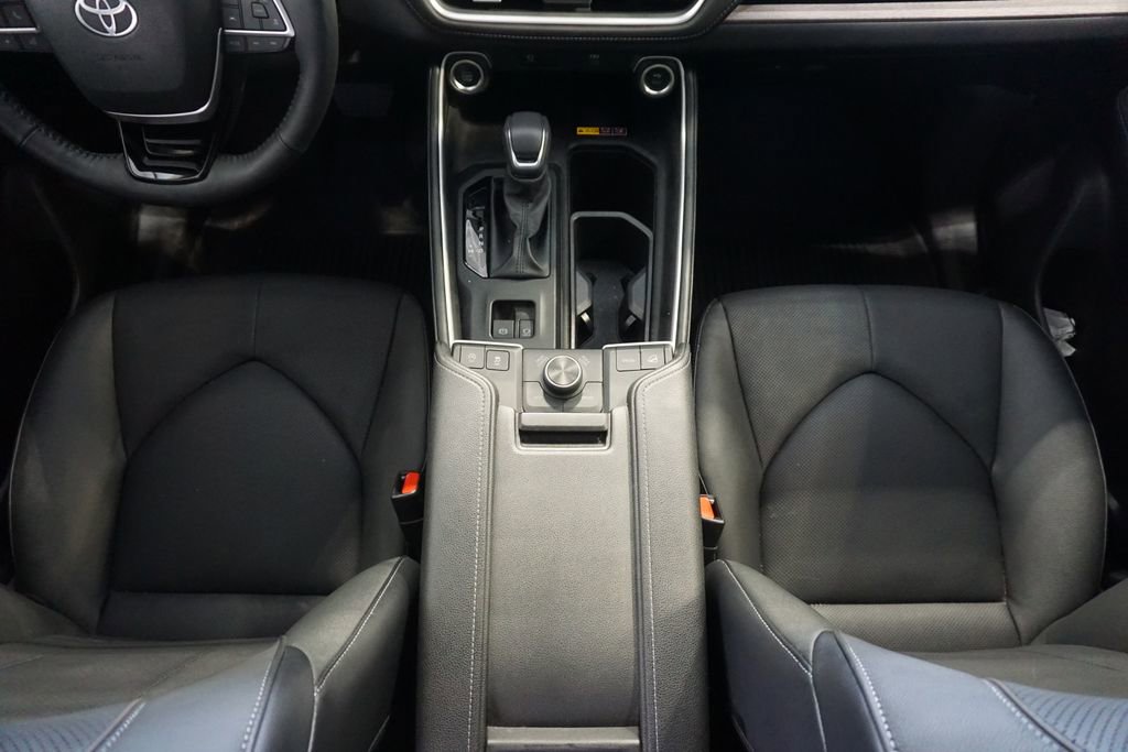 Used 2024 Toyota Grand Highlander Platinum image 31