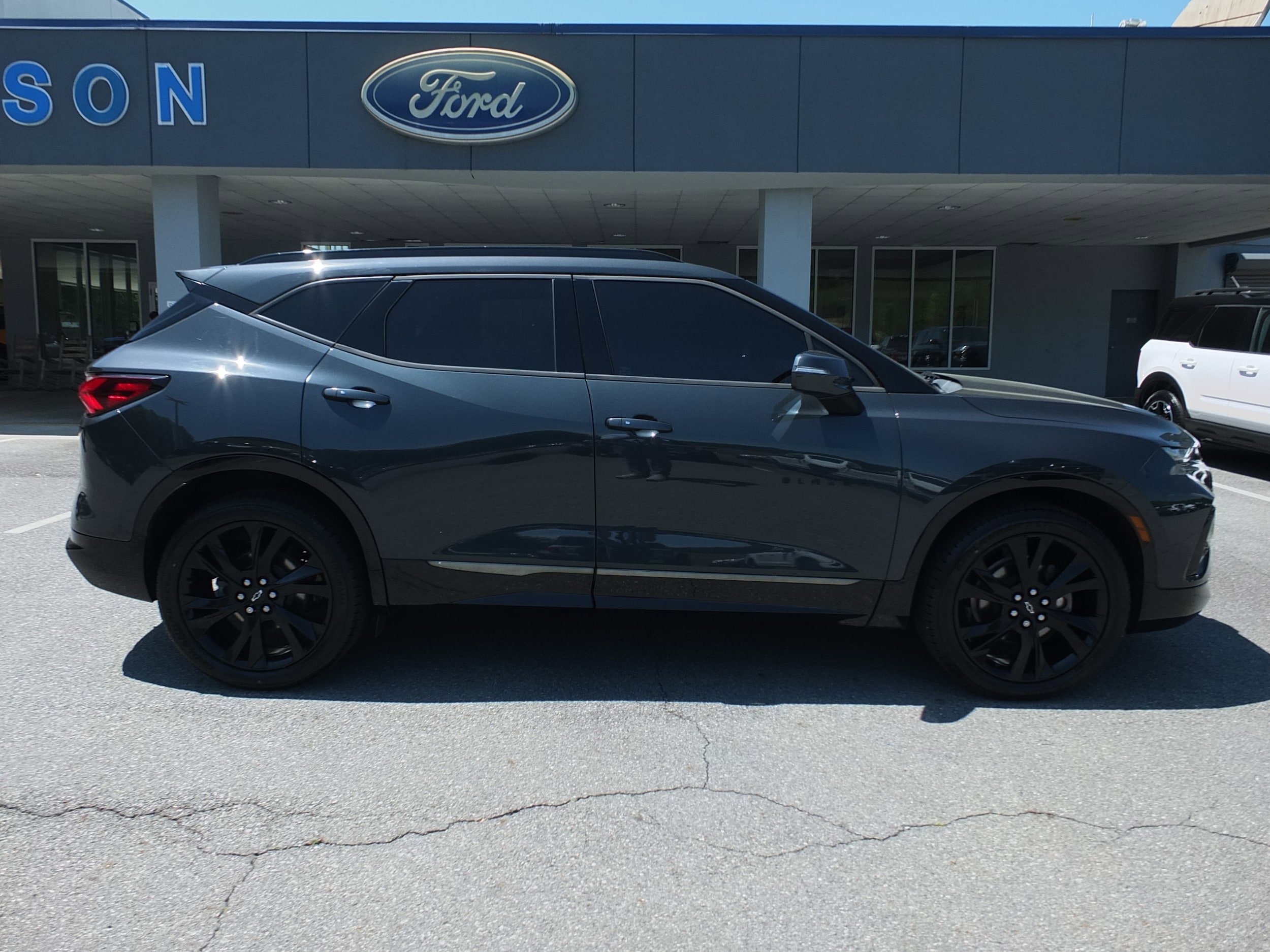 Used 2019 Chevrolet Blazer RS w/ Sun and Wheels Package FWD image 2