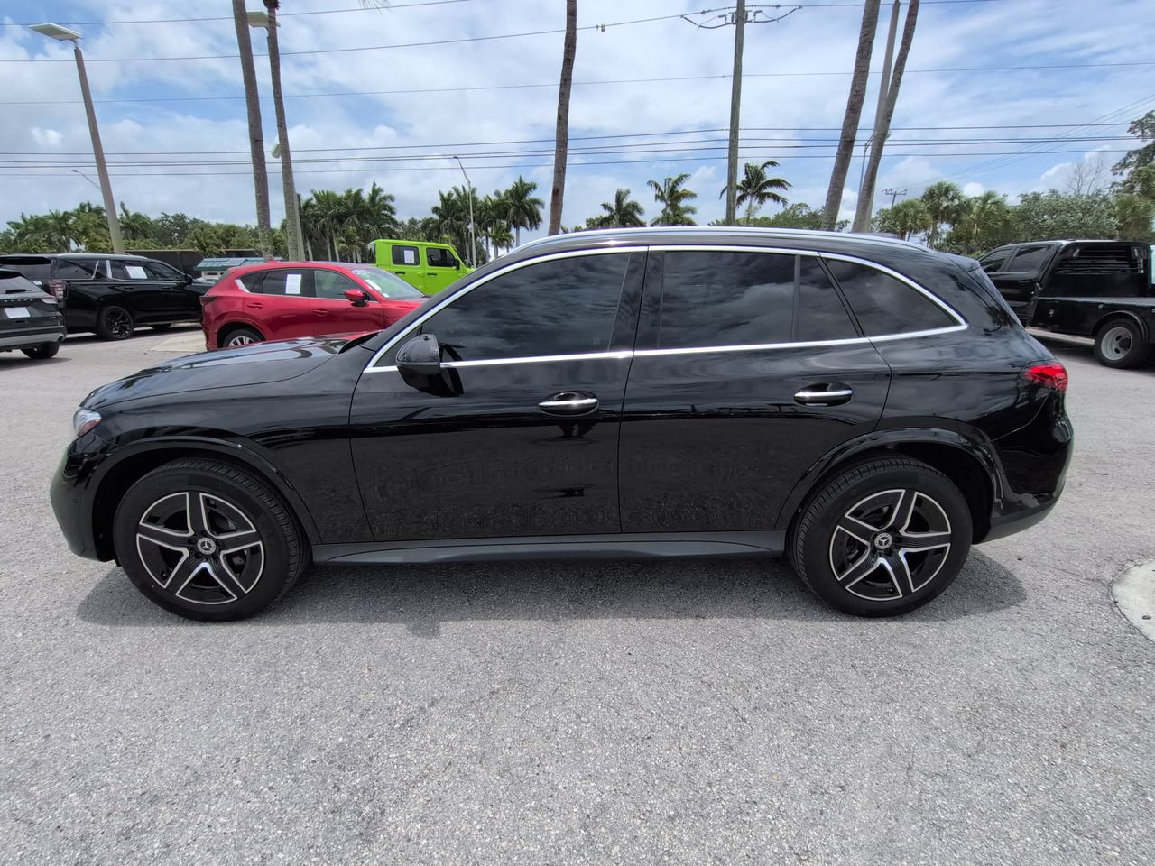Used 2025 Mercedes-Benz GLC 300 4MATIC image 8