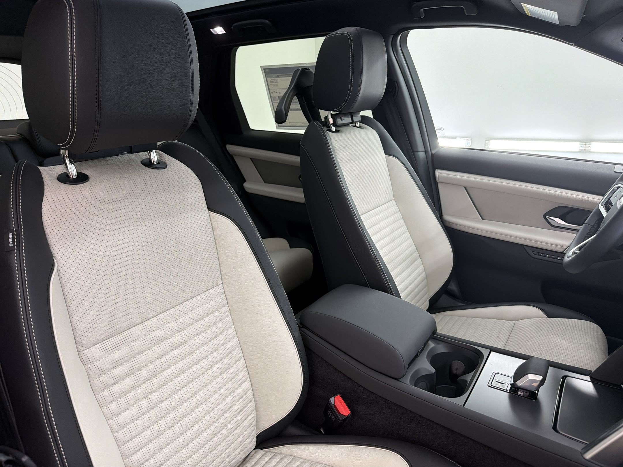 New 2026 Land Rover Discovery Sport Landmark AWD/4WD image 31