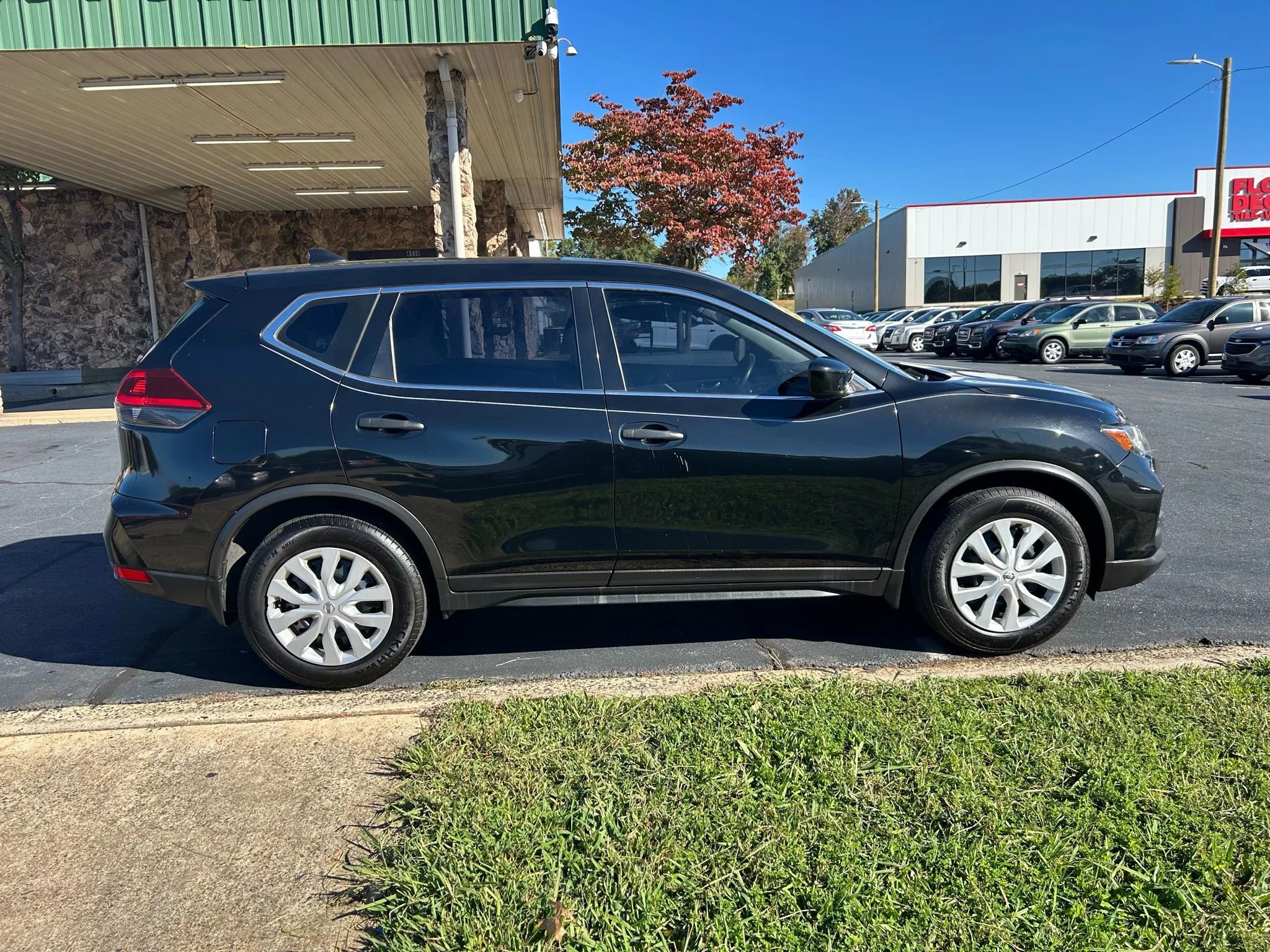 Used 2018 Nissan Rogue S image 8