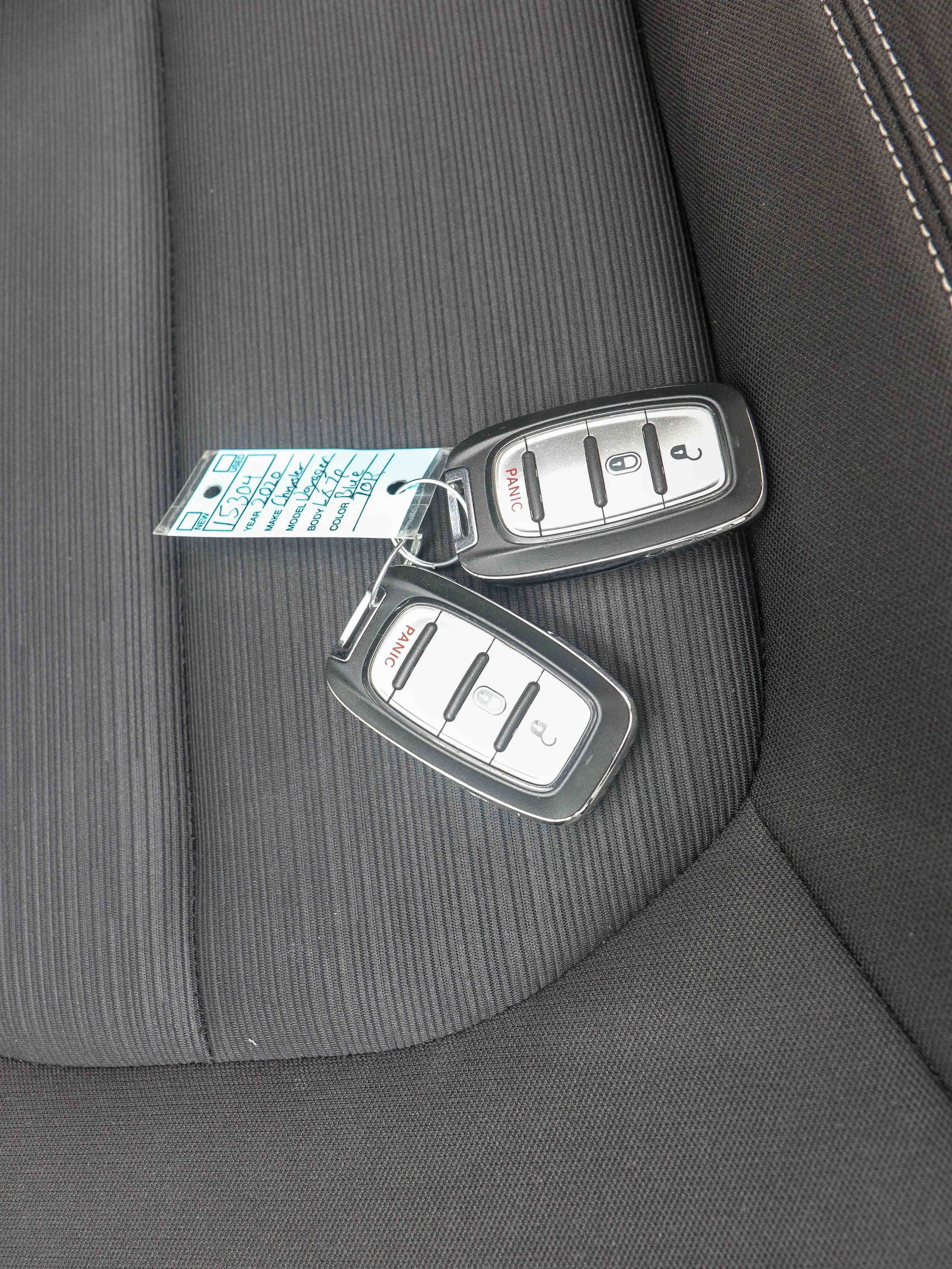 Used 2020 Chrysler Voyager LX image 29