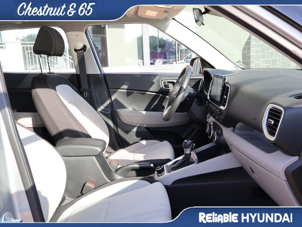 Certified 2025 Hyundai Venue SEL FWD image 9