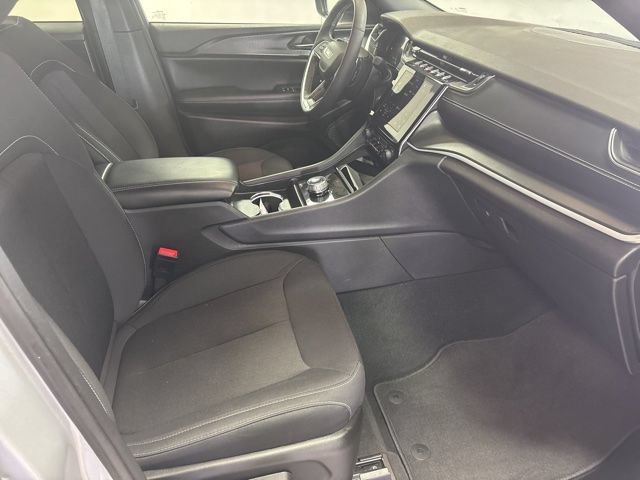 Used 2024 Jeep Grand Cherokee Laredo X w/ Luxury Tech Group I RWD image 7