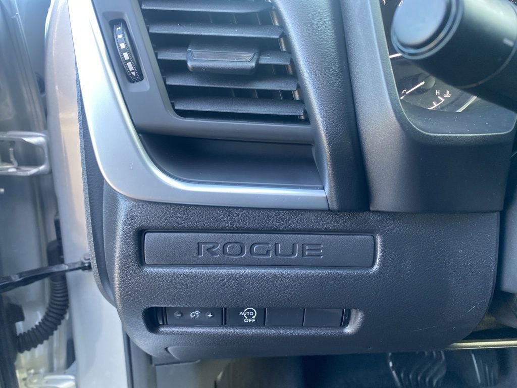 Used 2024 Nissan Rogue S image 15