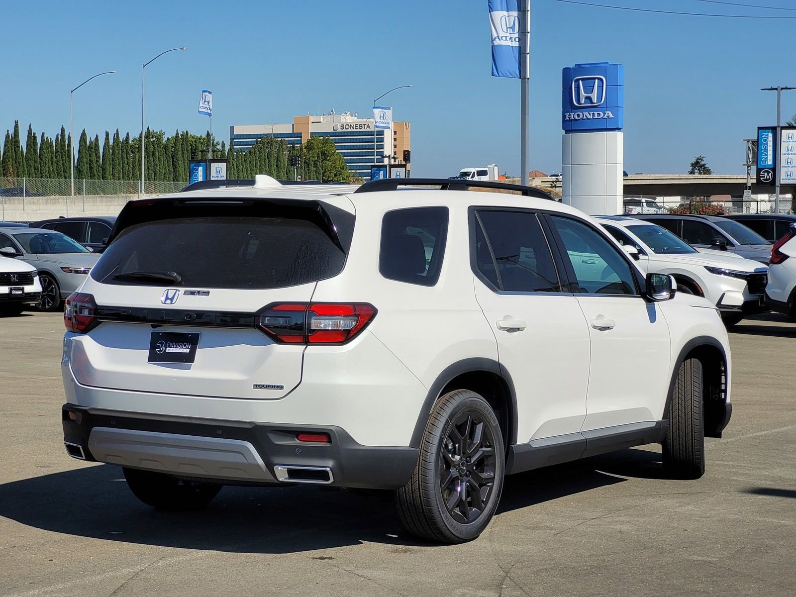 New 2025 Honda Pilot Touring image 5