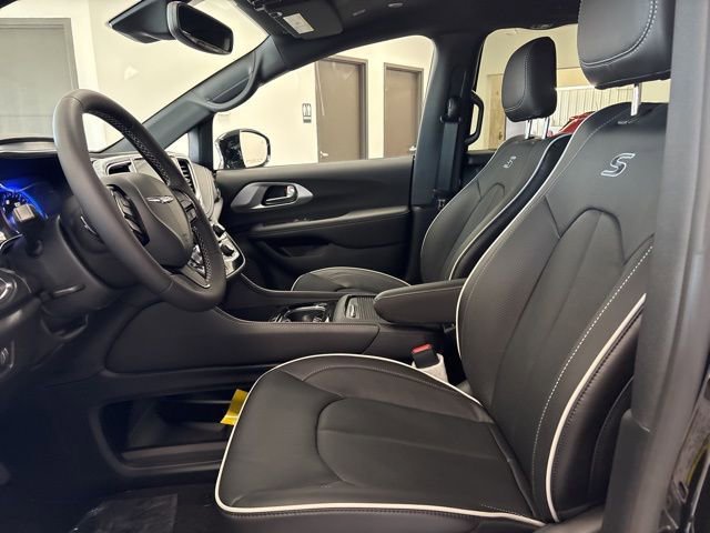 New 2026 Chrysler Pacifica Limited w/ S Appearance Package image 14