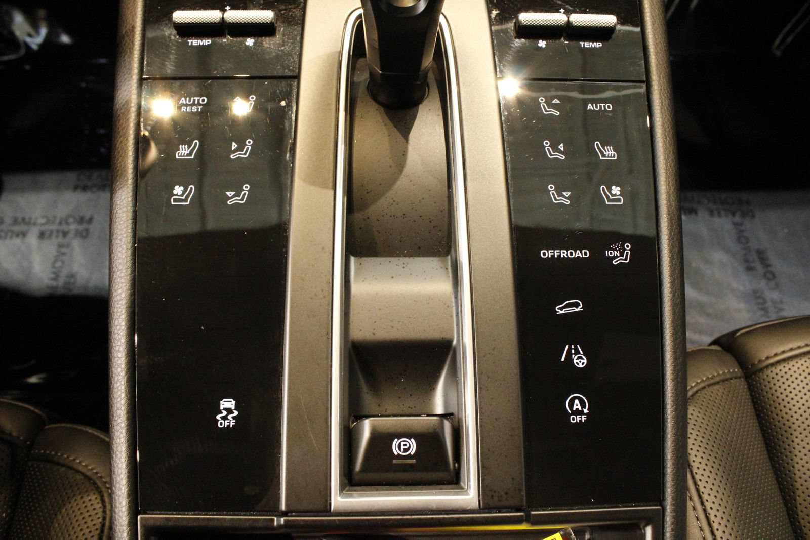 Certified 2026 Porsche Macan AWD/4WD image 26