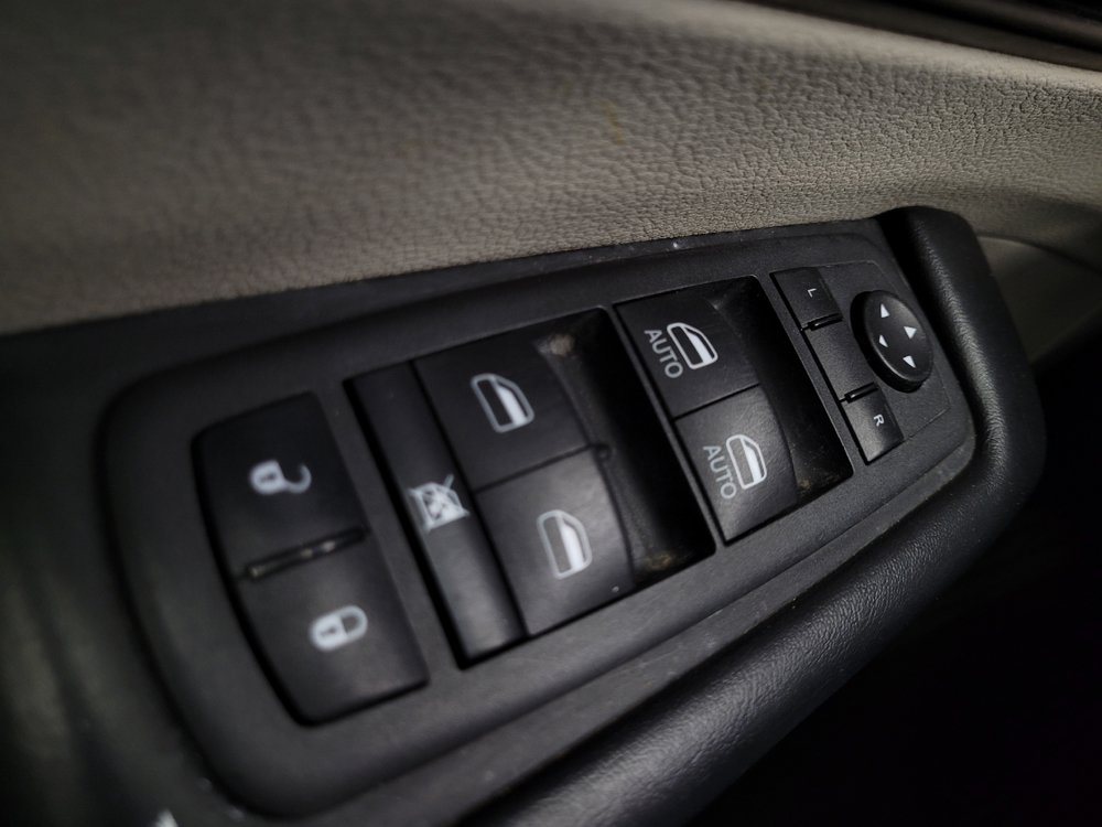 Used 2022 Chrysler Voyager LX FWD image 27