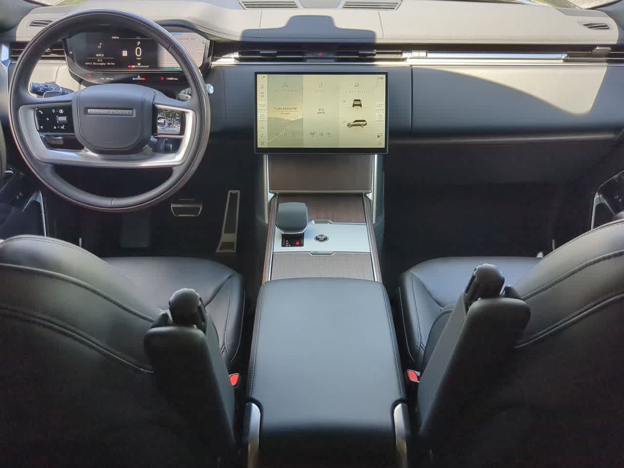 New 2025 Land Rover Range Rover Long Wheelbase SE AWD/4WD image 16