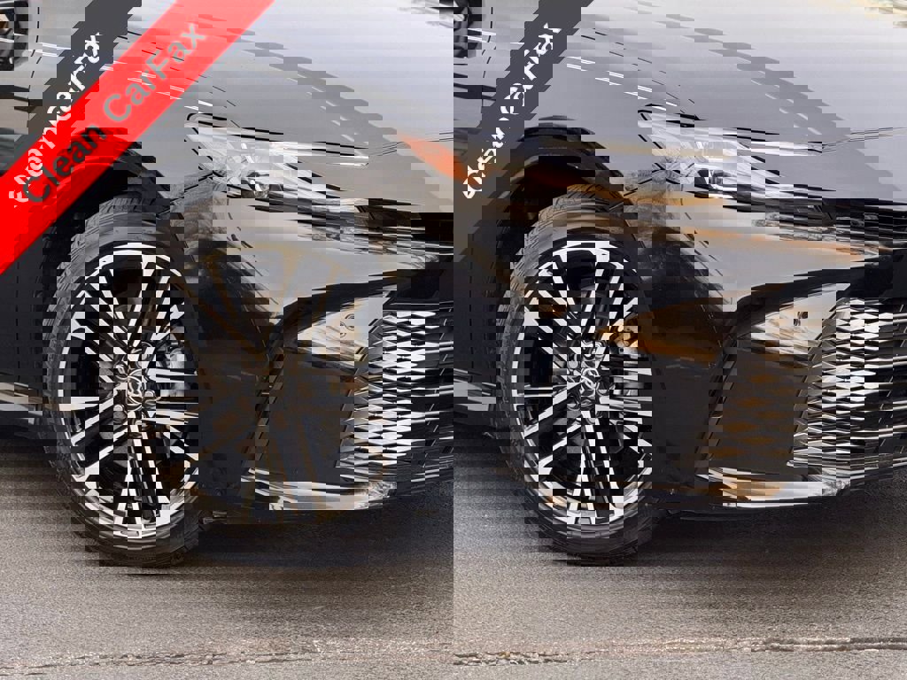 Used 2025 Toyota Camry XLE w/ Premium Plus Package image 5