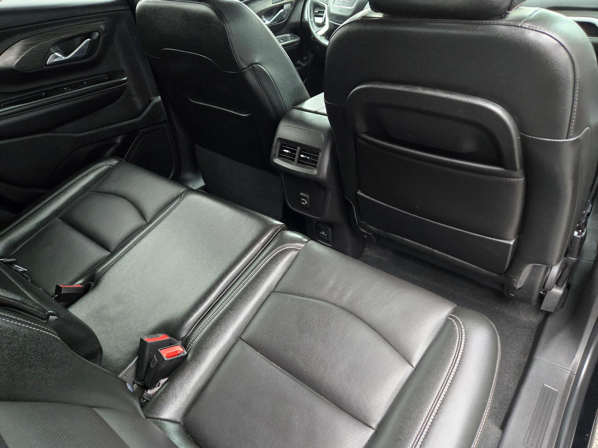 Used 2024 GMC Terrain SLT image 61