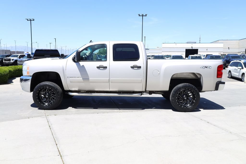 Used 2007 Chevrolet Silverado 2500 LT w/ 1LT Convenience Package AWD/4WD image 3