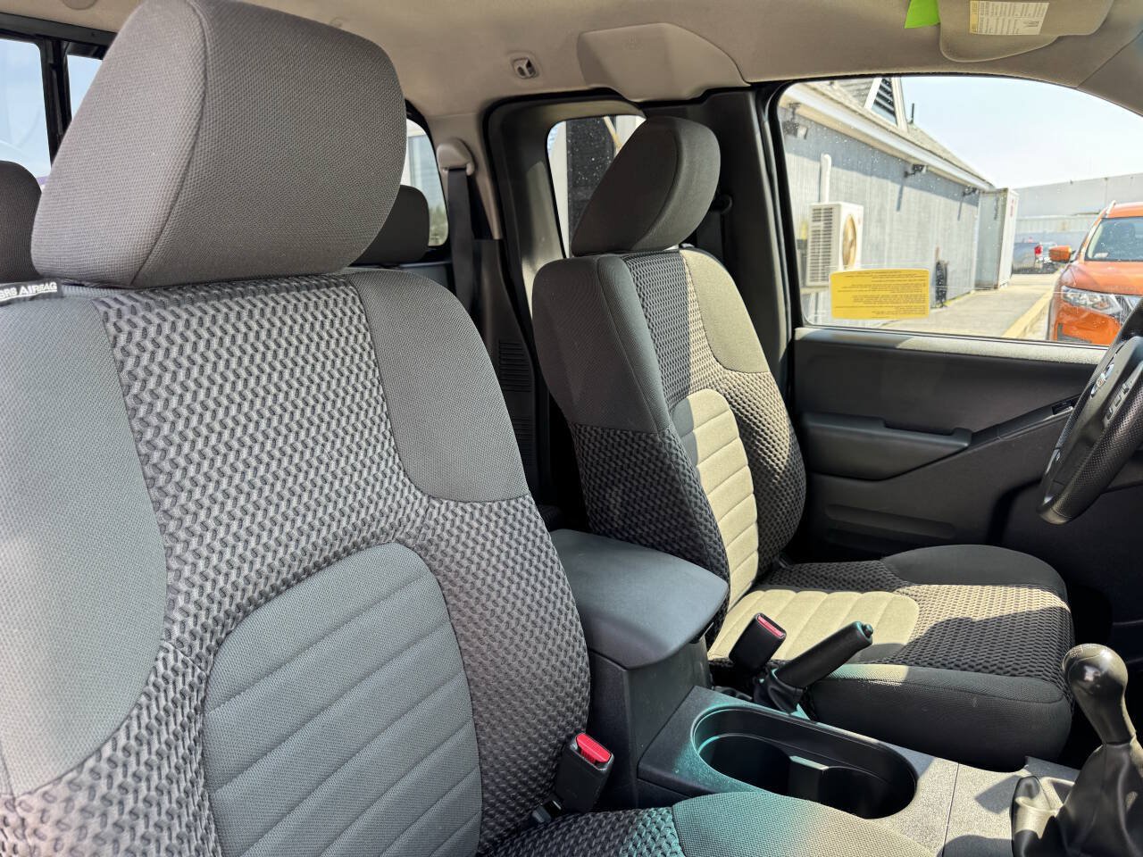 Used 2015 Nissan Frontier SV AWD/4WD image 27