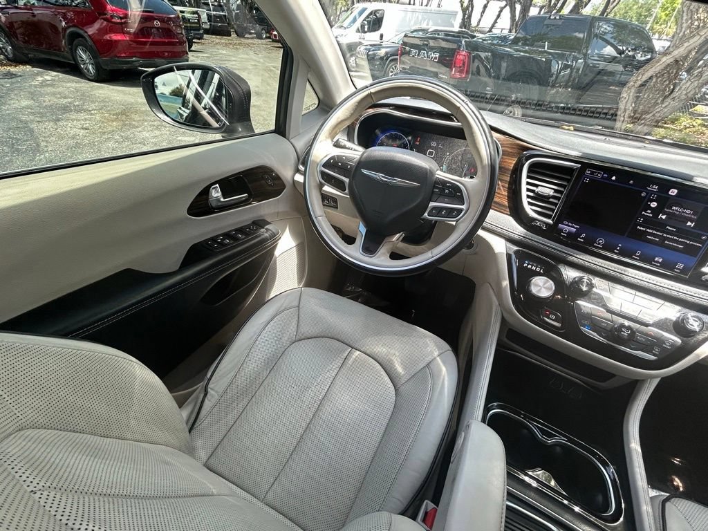 Used 2021 Chrysler Pacifica Limited AWD/4WD image 9