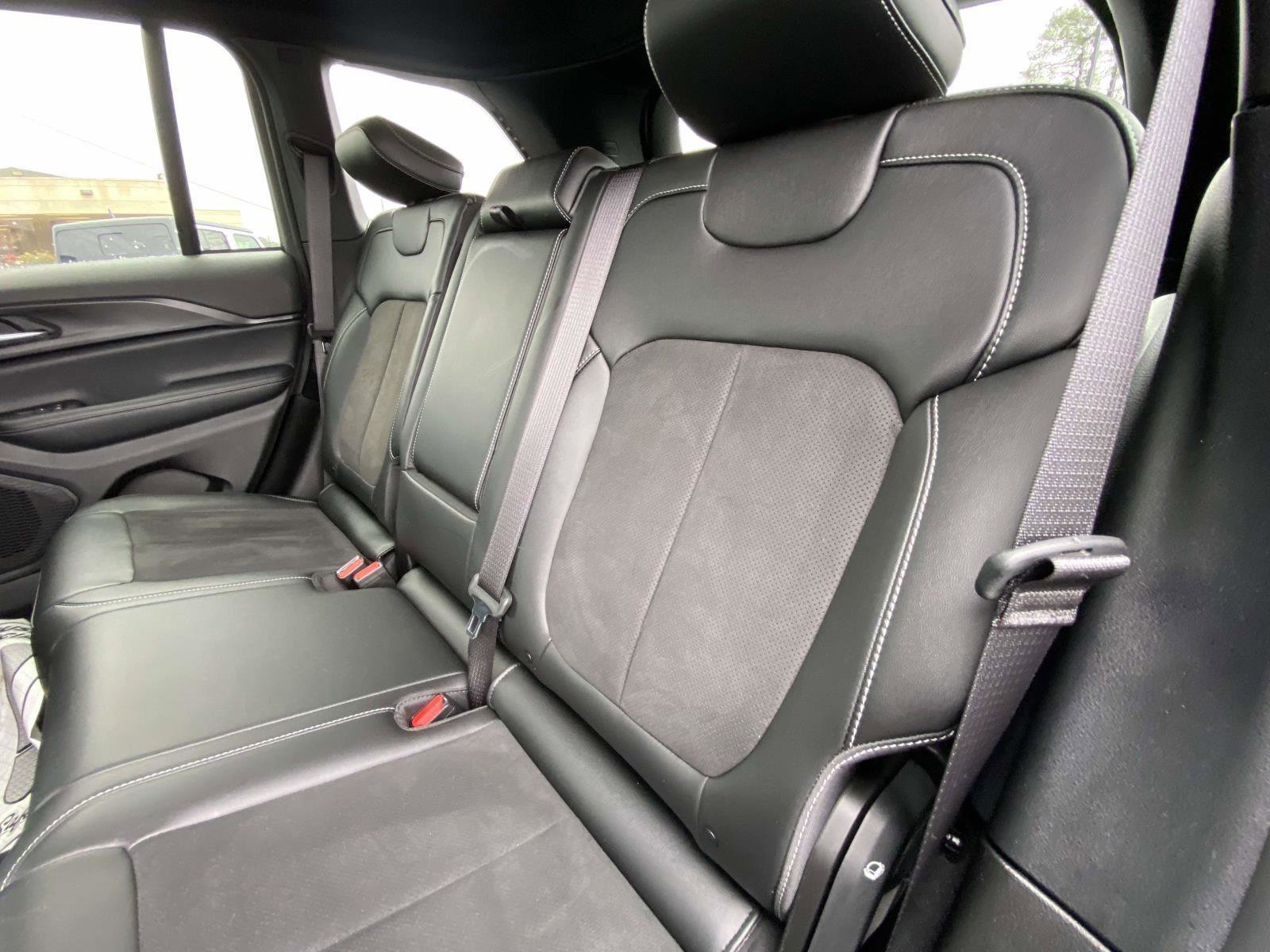 Certified 2024 Jeep Grand Cherokee Altitude image 20