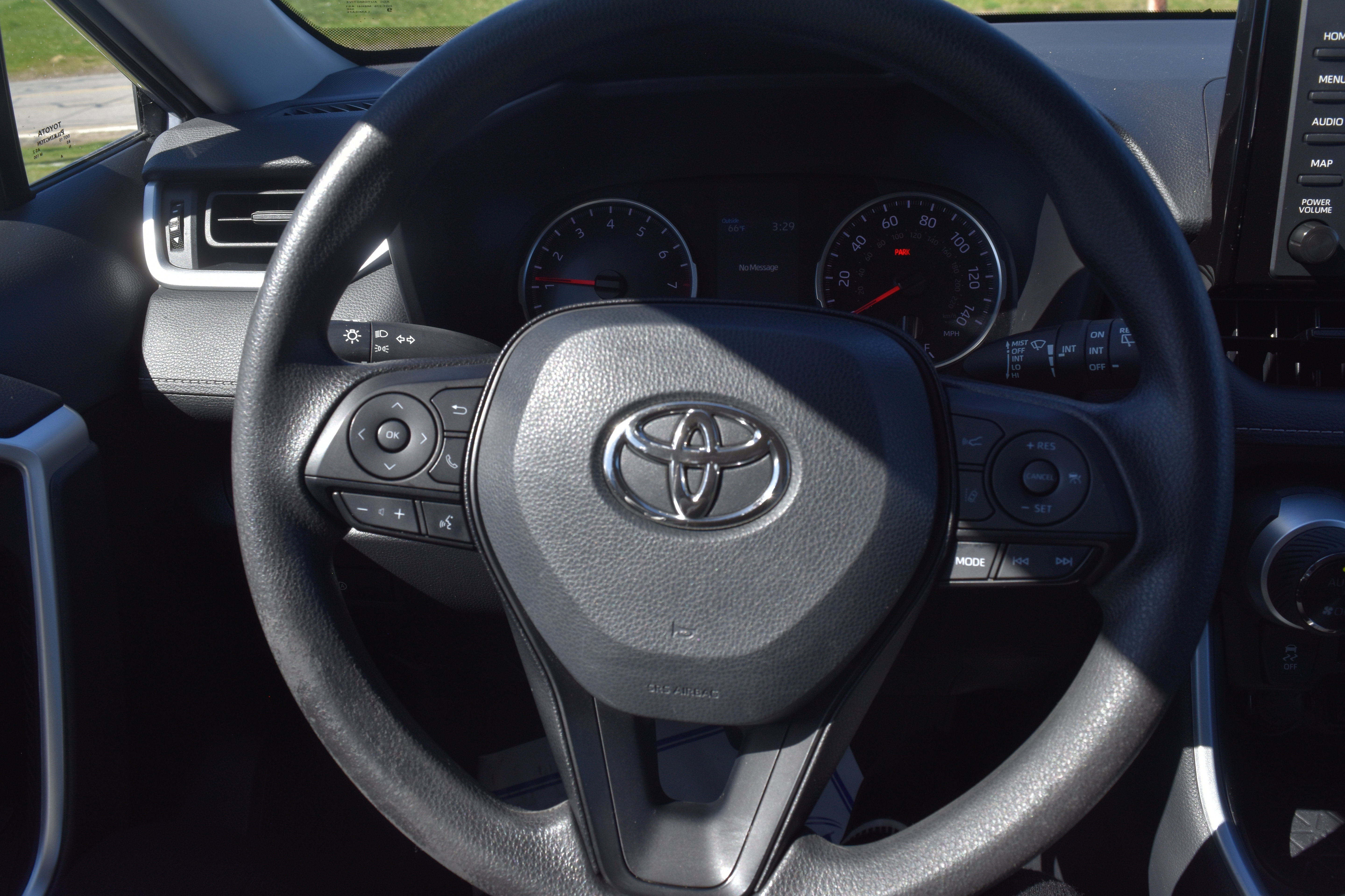 Used 2022 Toyota RAV4 XLE AWD/4WD image 17
