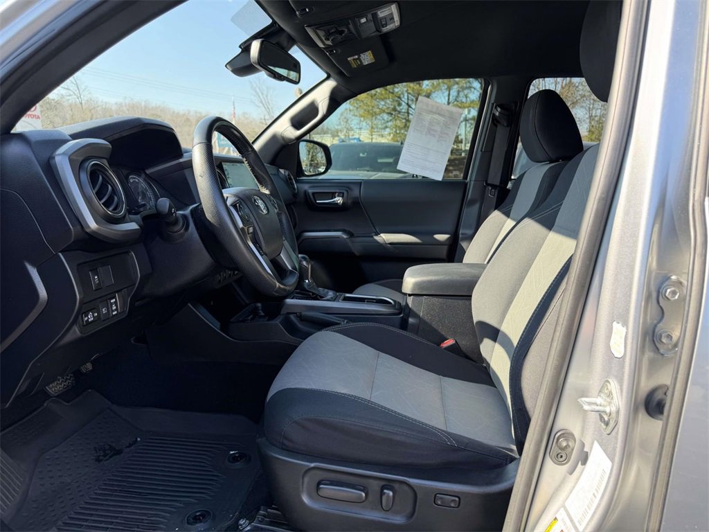 Used 2021 Toyota Tacoma TRD Off-Road image 16