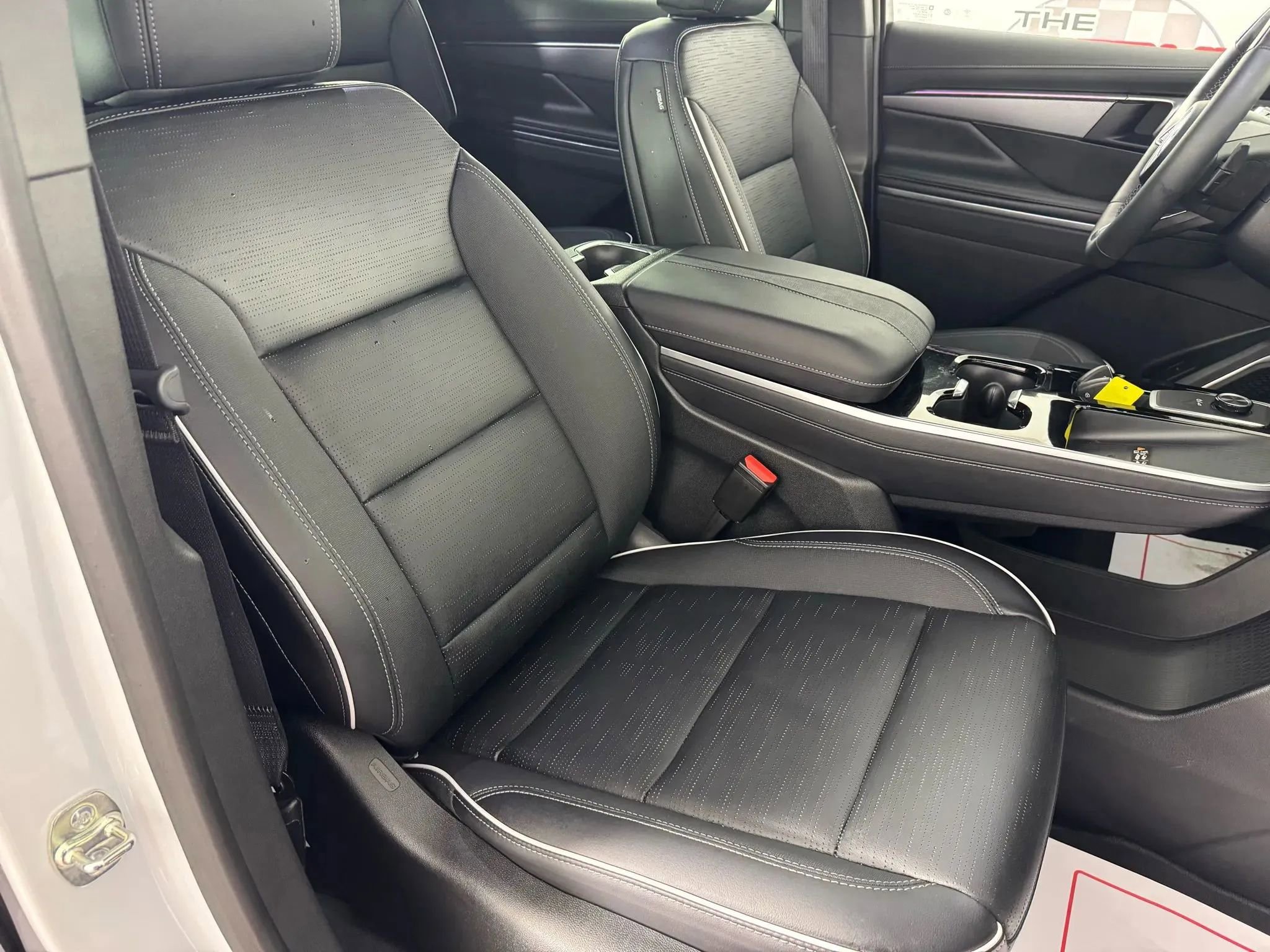 Used 2025 Buick Enclave Sport Touring w/ Super Cruise Package FWD image 31