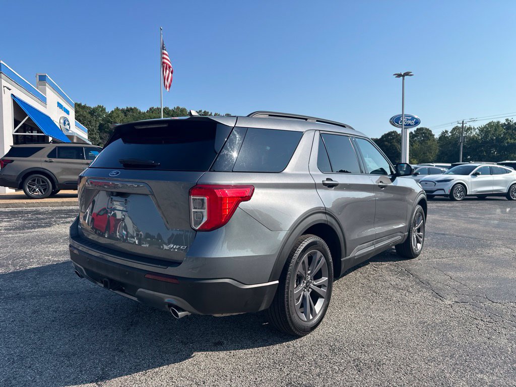 Used 2024 Ford Explorer XLT w/ Equipment Group 202A AWD/4WD image 3