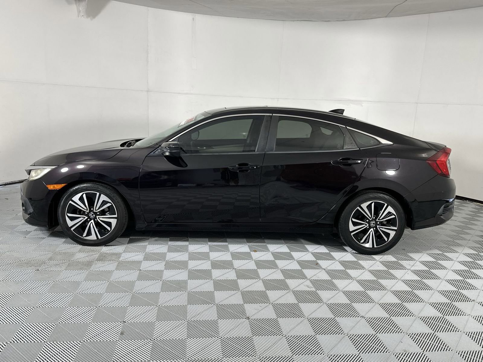 Used 2017 Honda Civic EX-T image 5