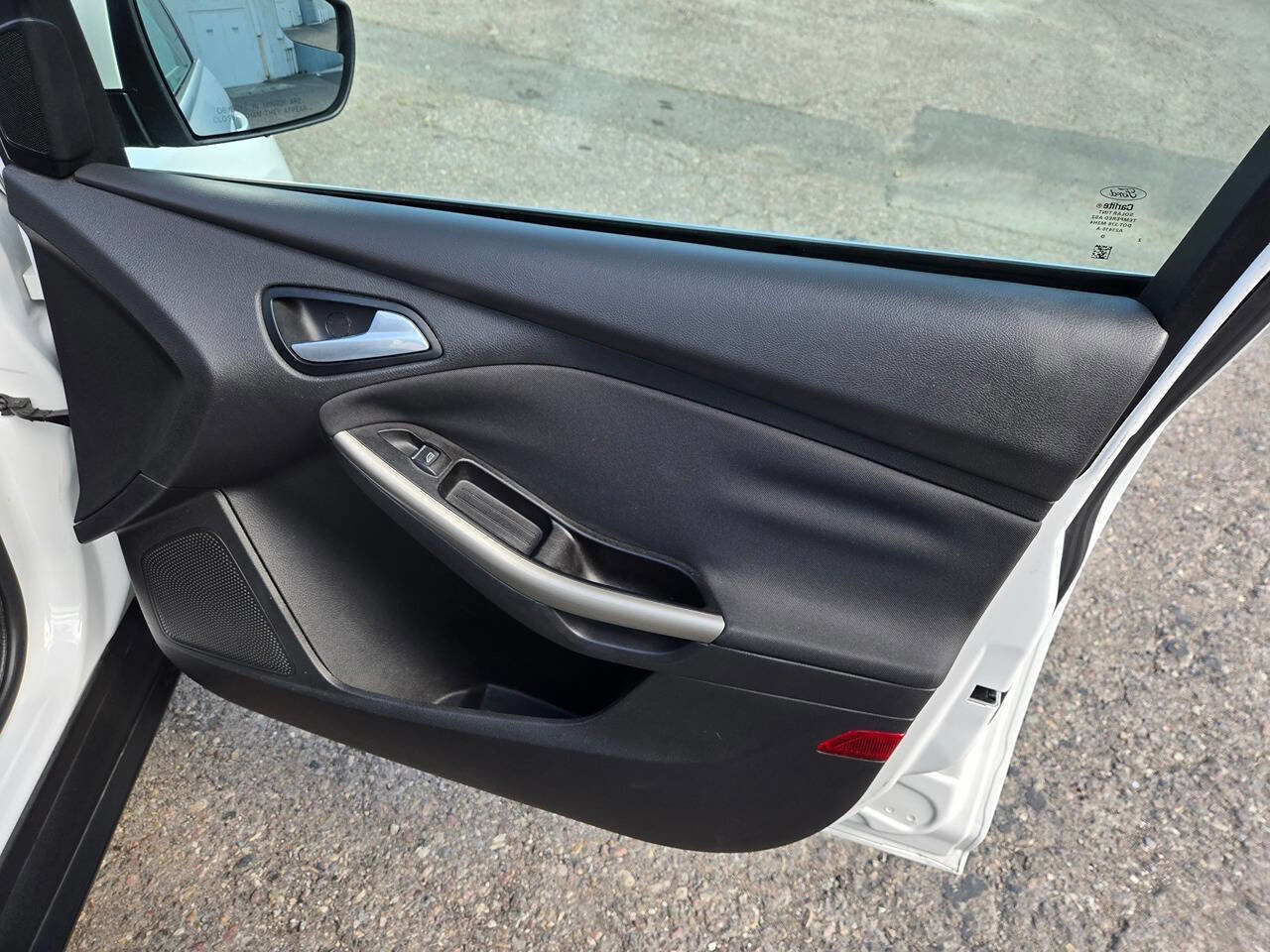 Used 2012 Ford Focus SEL FWD image 33