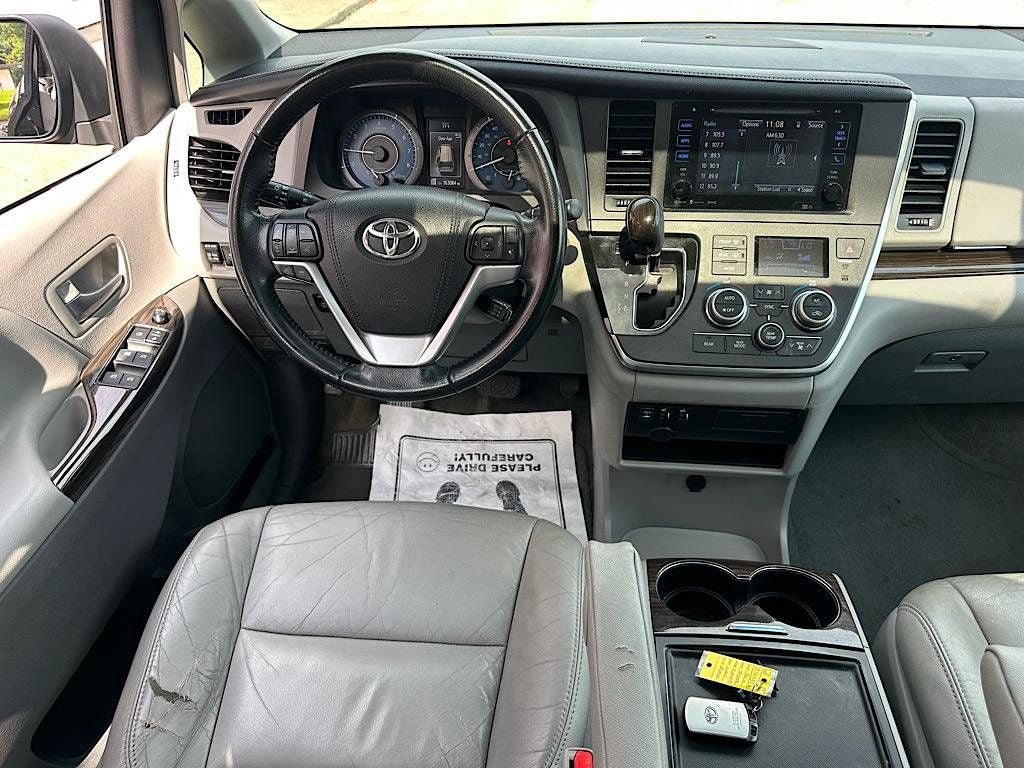 Used 2016 Toyota Sienna XLE w/ XLE Navigation Package FWD image 19