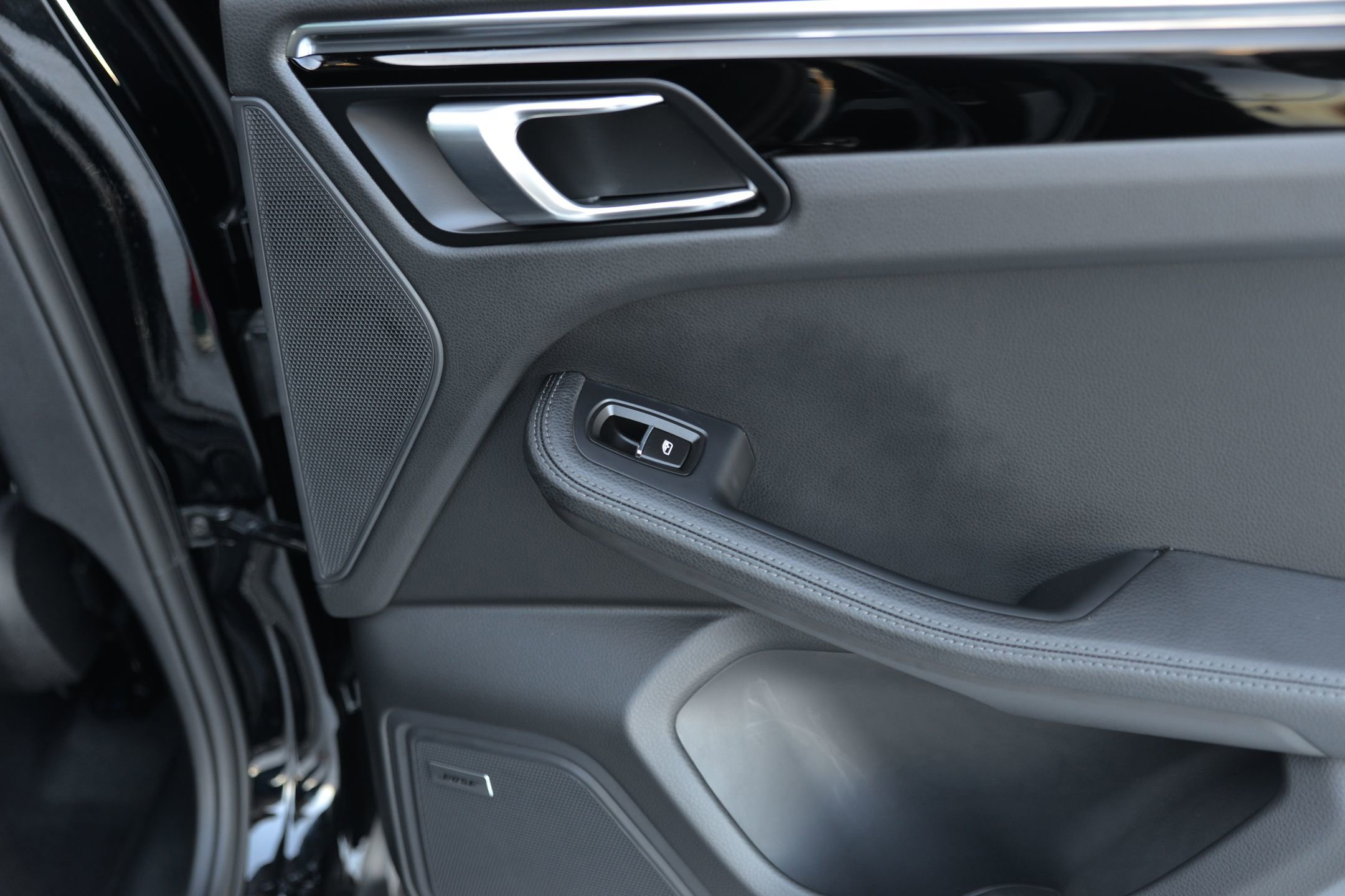 Certified 2025 Porsche Macan image 26