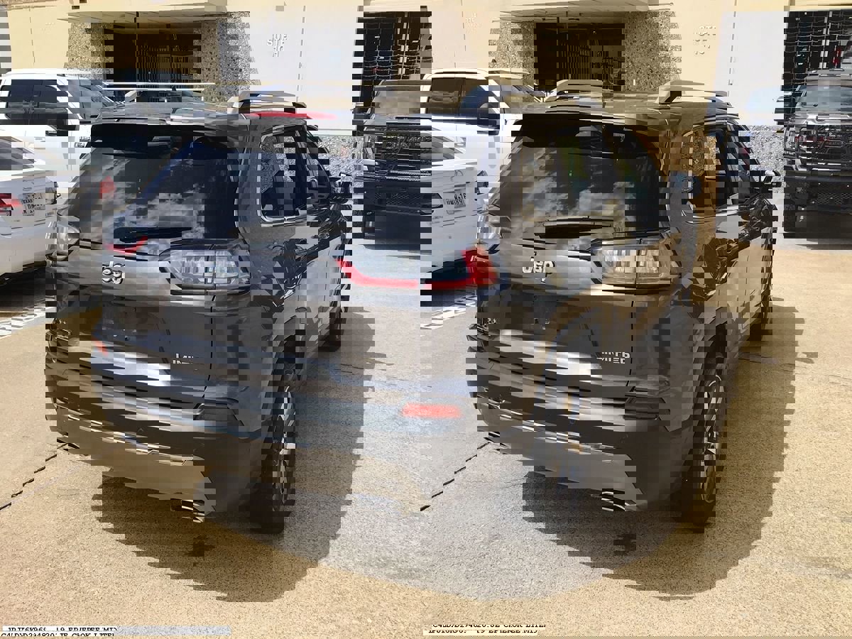 Used 2019 Jeep Cherokee Limited w/ Luxury Group image 5