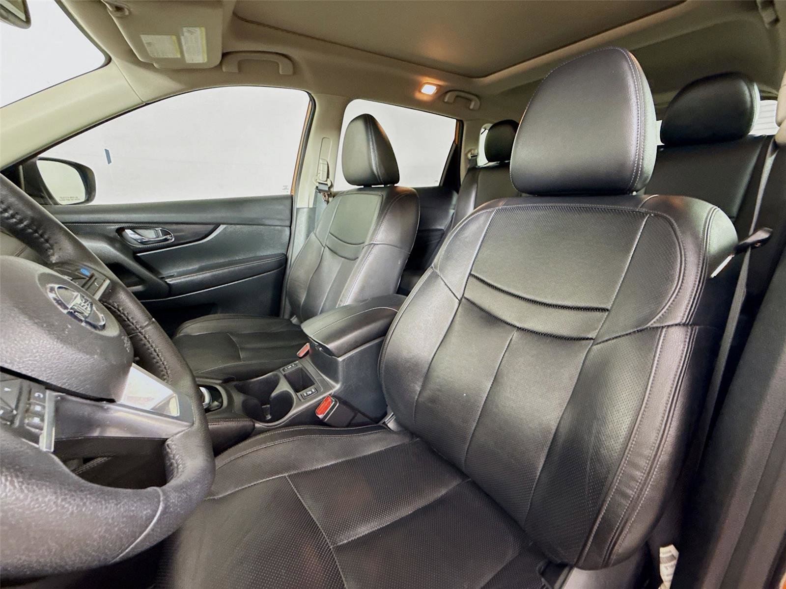 Used 2020 Nissan Rogue SL w/ Premium Package image 2