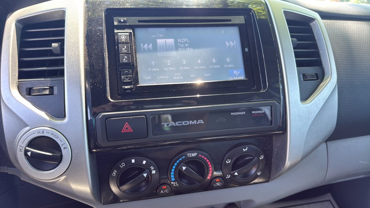 Used 2015 Toyota Tacoma 4x4 Double Cab w/ SR5 Package image 9