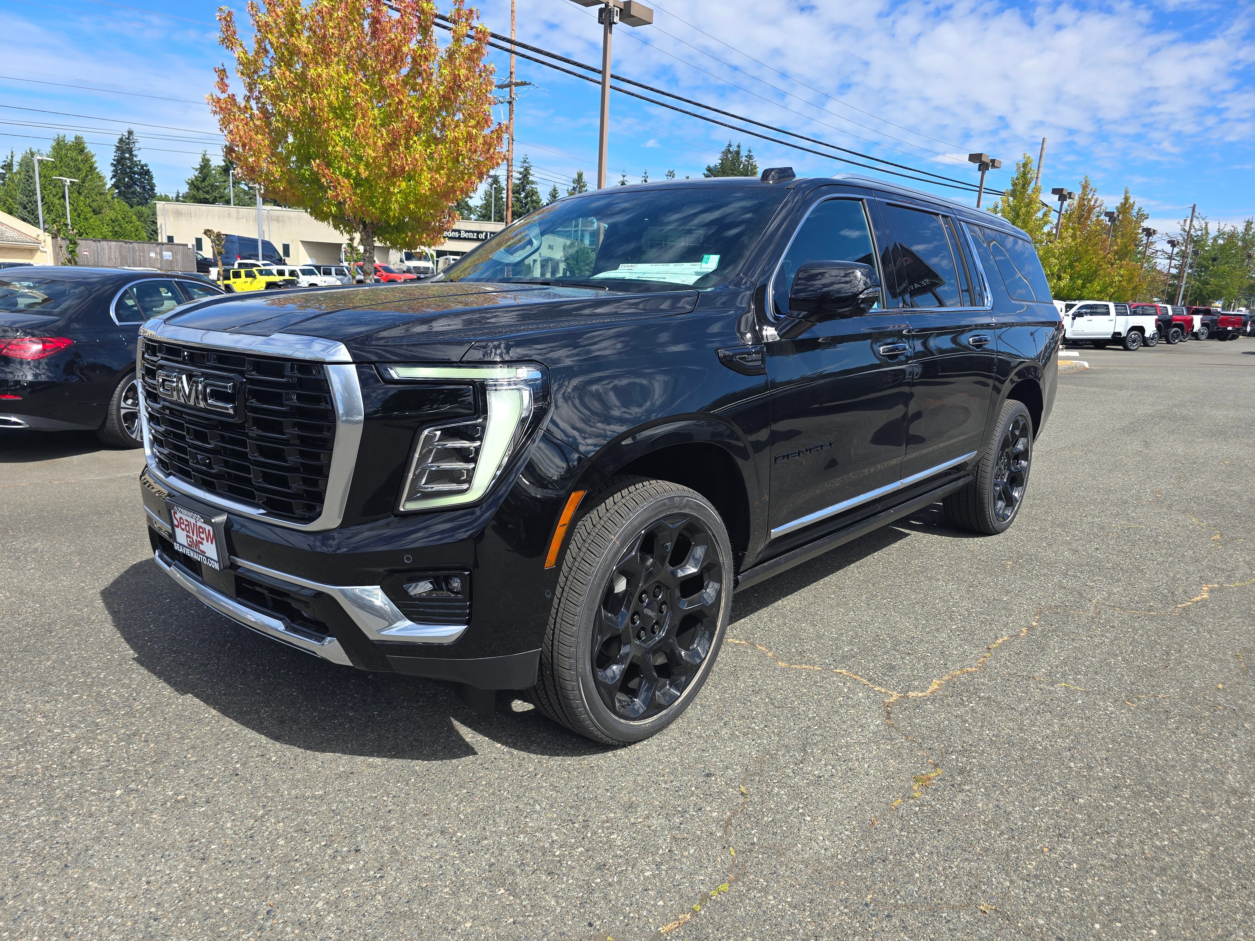 New 2026 GMC Yukon XL Denali w/ Denali Reserve Package AWD/4WD image 3
