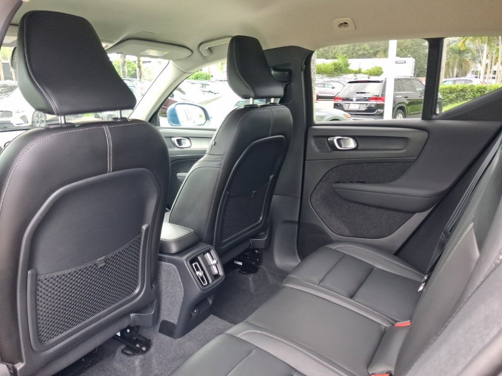 Used 2024 Volvo XC40 B5 Core AWD/4WD image 6