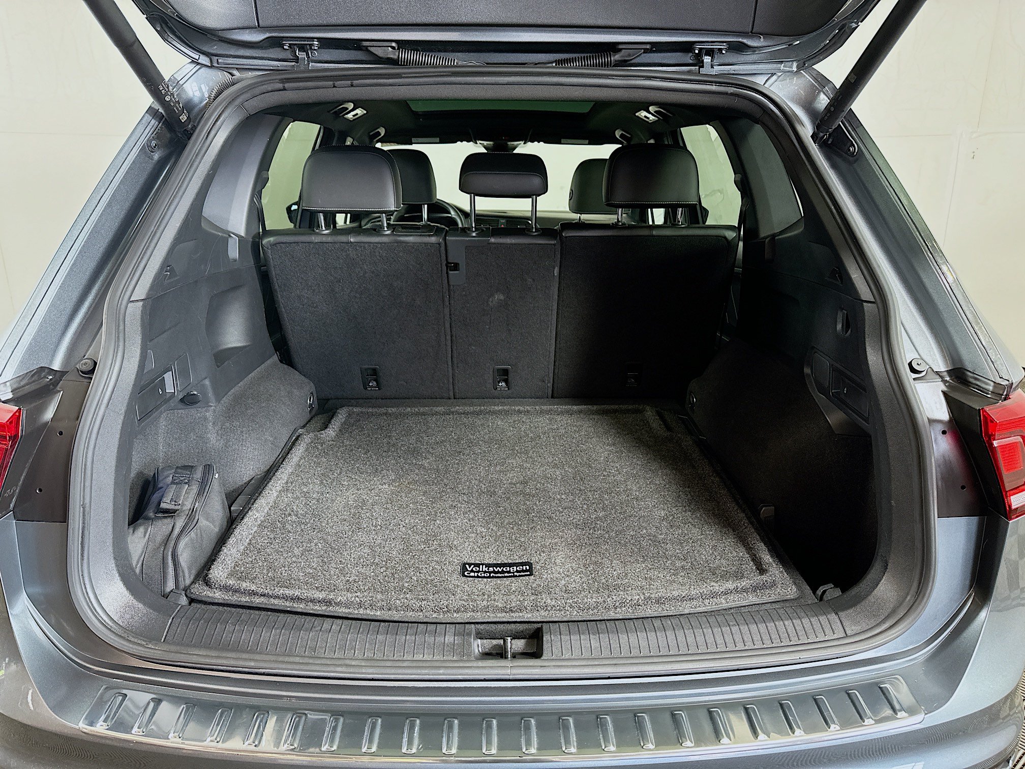 Used 2022 Volkswagen Tiguan SE R-Line AWD/4WD image 24