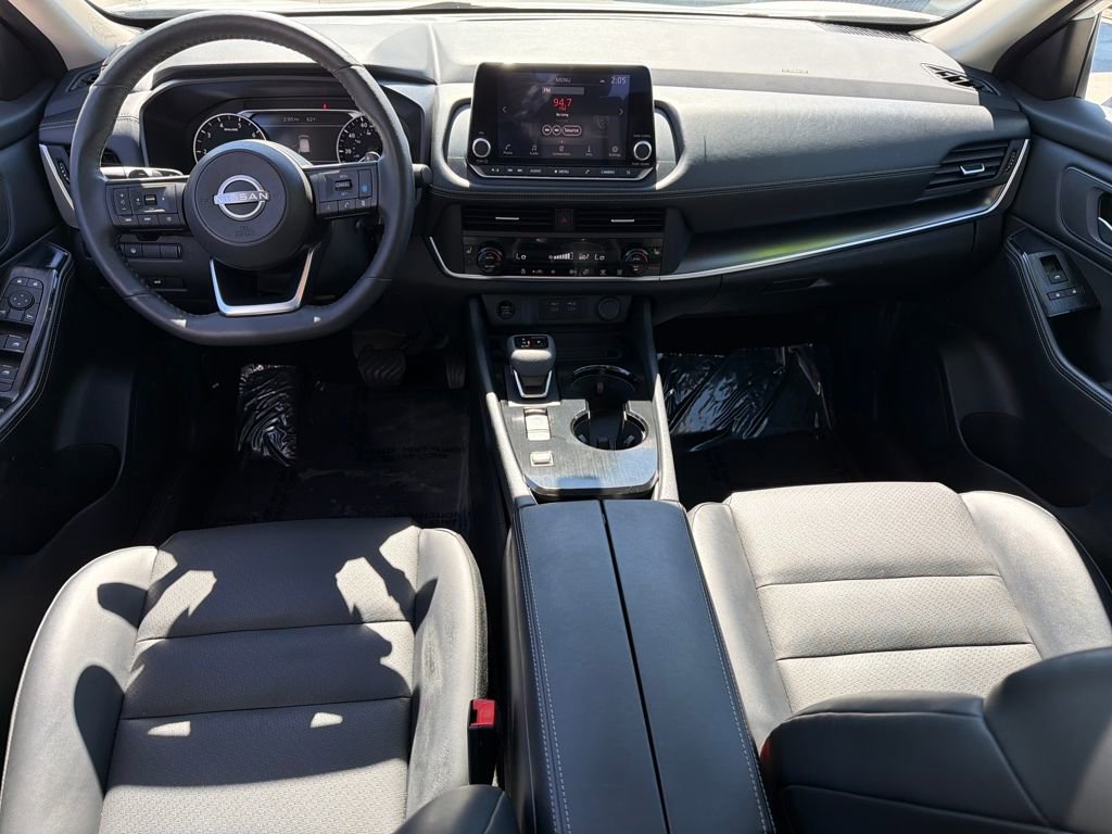 Used 2024 Nissan Rogue SV w/ SV Premium Package image 15