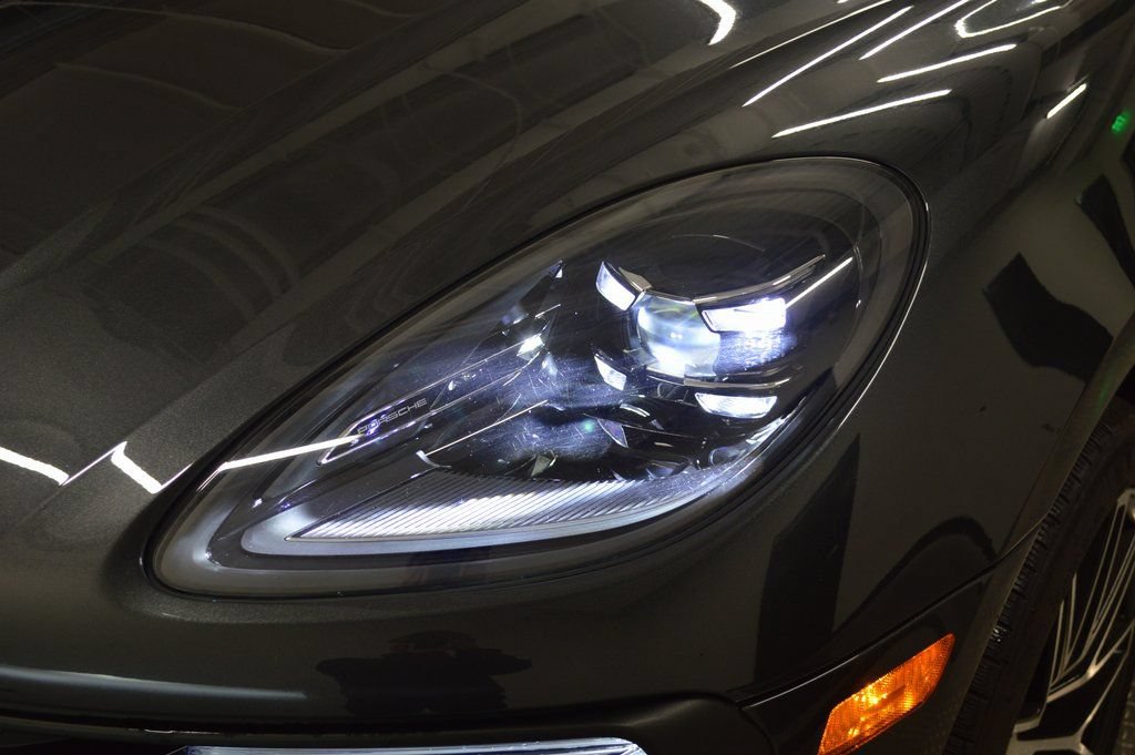 Certified 2025 Porsche Macan AWD/4WD image 11