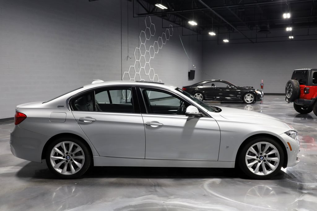 Used 2017 BMW 330e w/ Technology Package RWD image 8