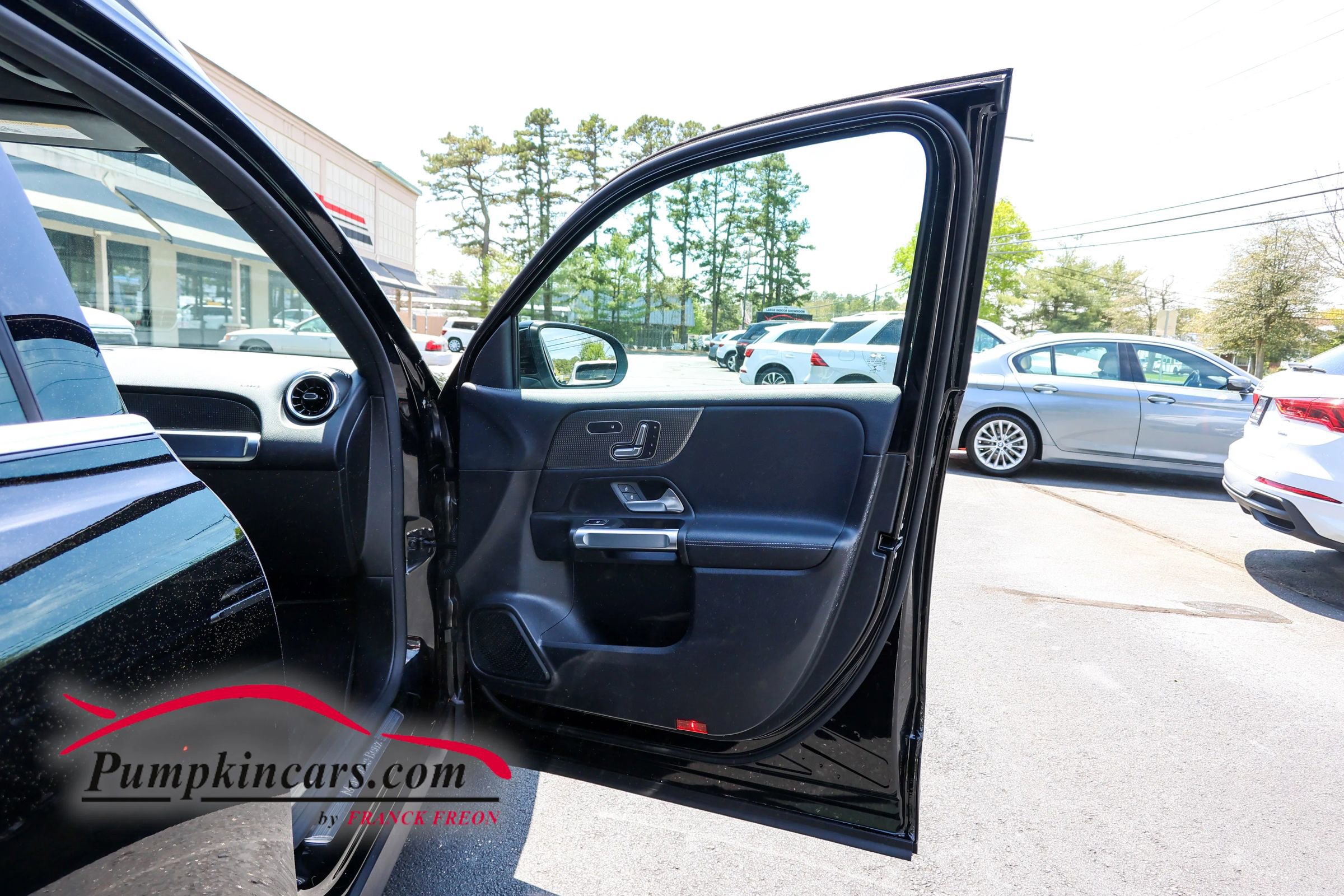 Used 2021 Mercedes-Benz GLB 250 4MATIC w/ Premium Package image 15