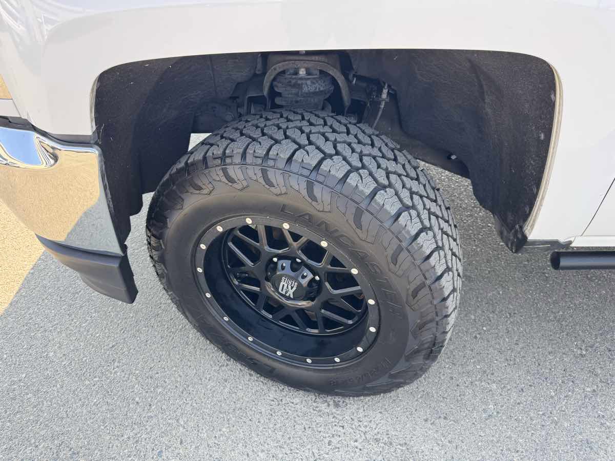 Used 2018 Chevrolet Silverado 1500 LT w/ Trailering Package AWD/4WD image 36