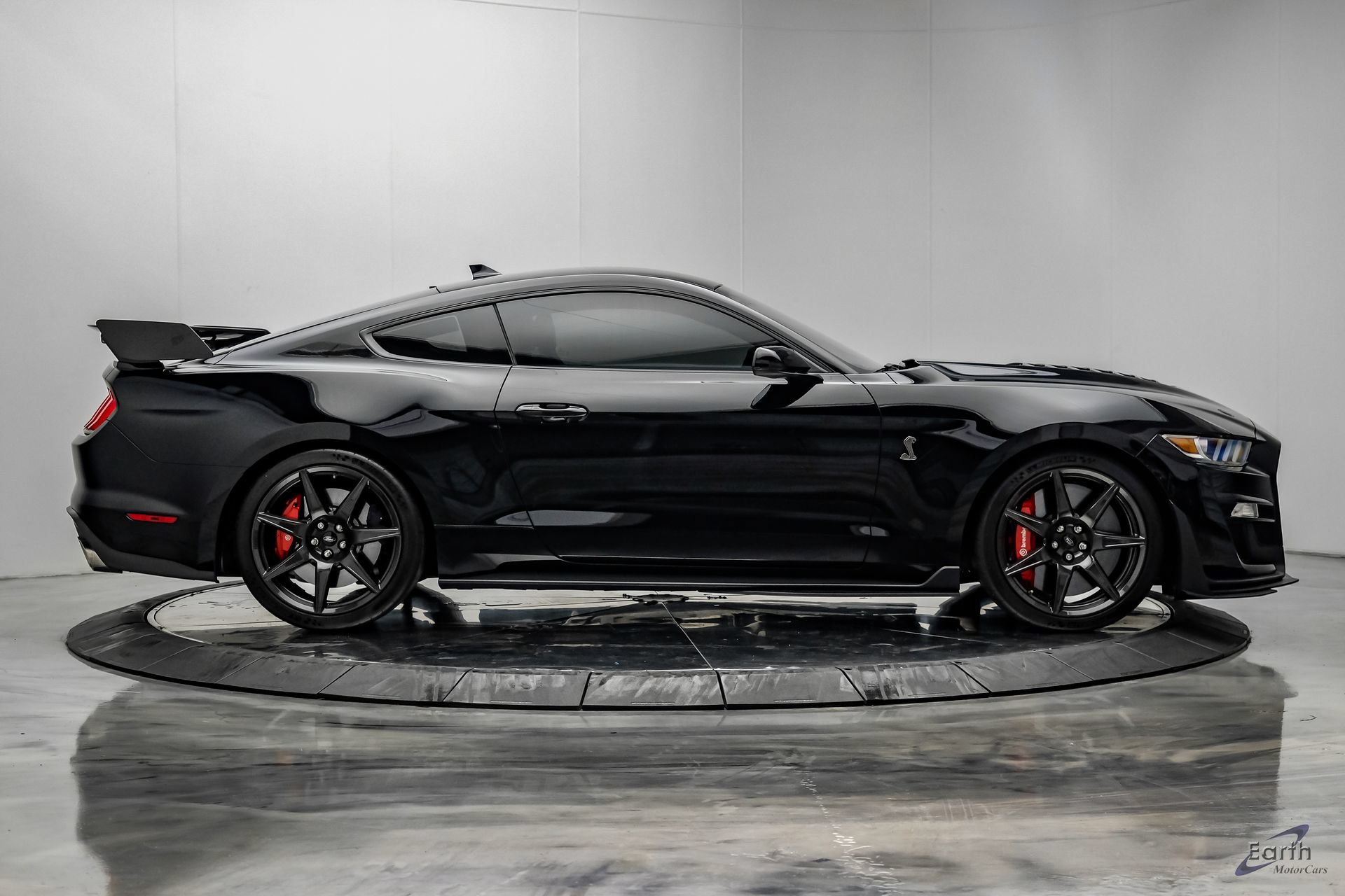 Used 2021 Ford Mustang Shelby GT500 w/ Carbon Fiber Track Pack RWD image 24