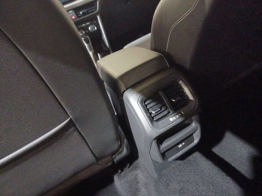 Used 2024 Volkswagen Taos SE image 21