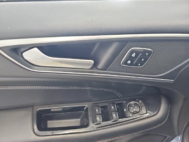 Used 2018 Ford Edge Titanium w/ Equipment Group 301A AWD/4WD image 11