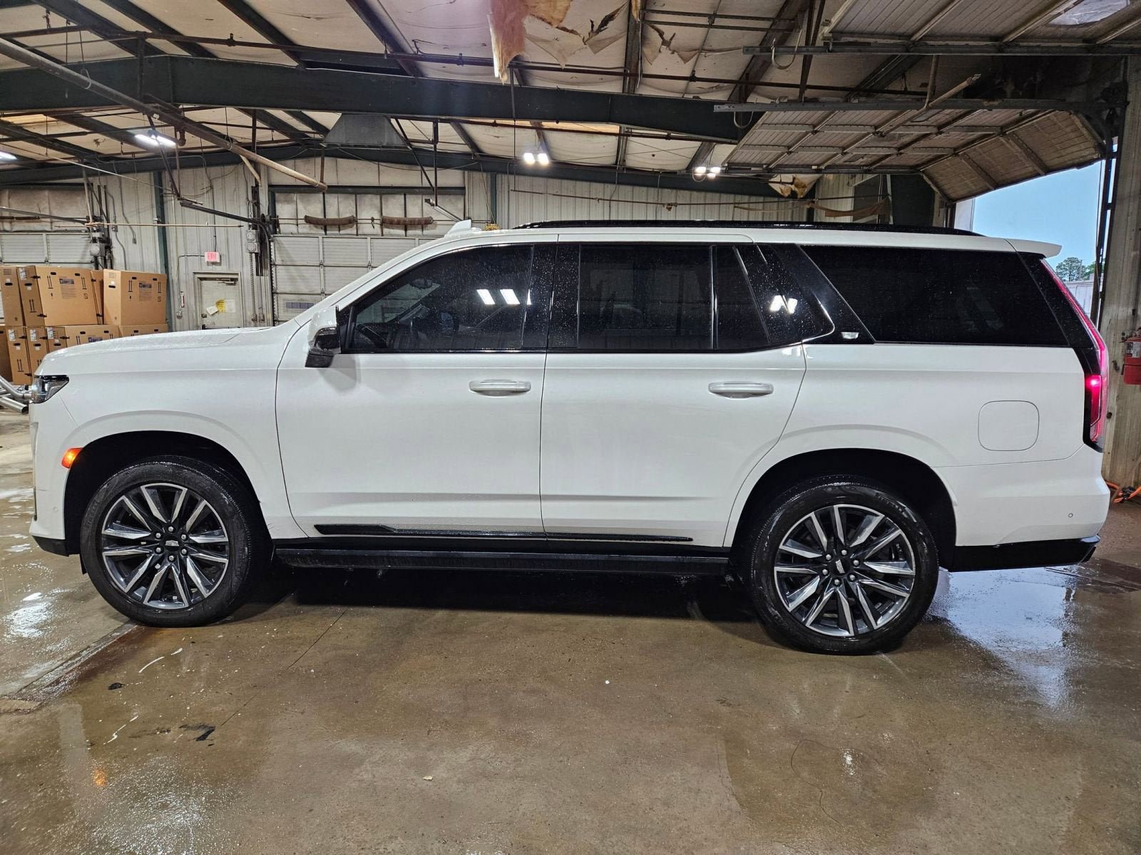 Used 2021 Cadillac Escalade Sport Platinum AWD/4WD image 2