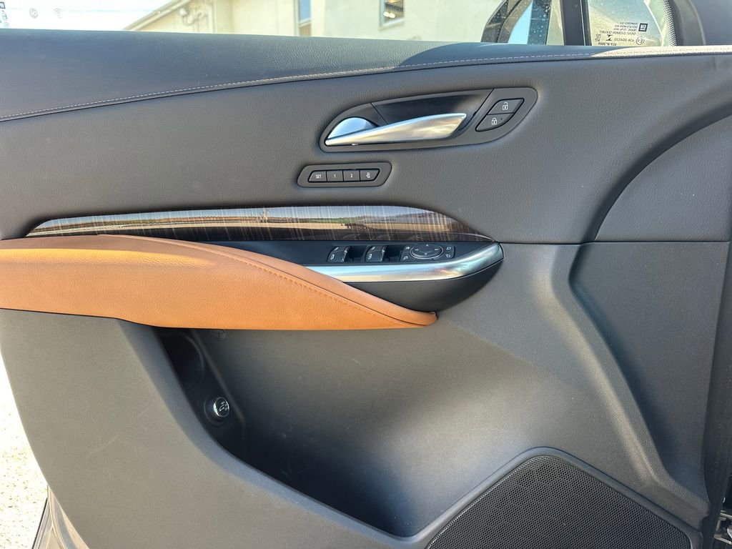 Used 2022 Cadillac XT4 Premium Luxury w/ Technology Package FWD image 13