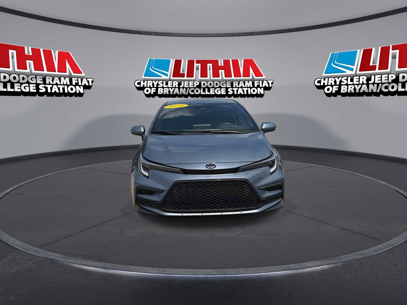 Used 2024 Toyota Corolla SE FWD image 3