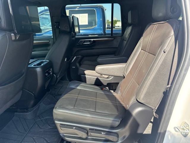 Used 2025 Chevrolet Suburban High Country AWD/4WD image 18