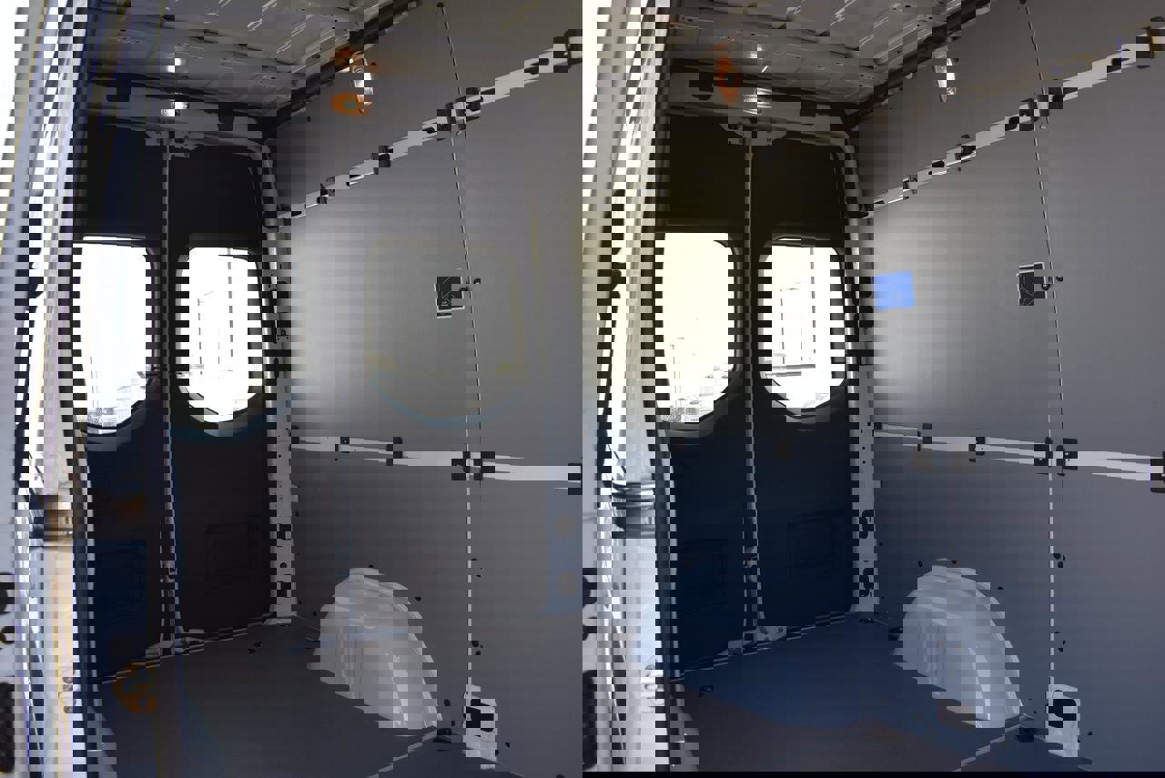 New 2025 Mercedes-Benz Sprinter 2500 image 9