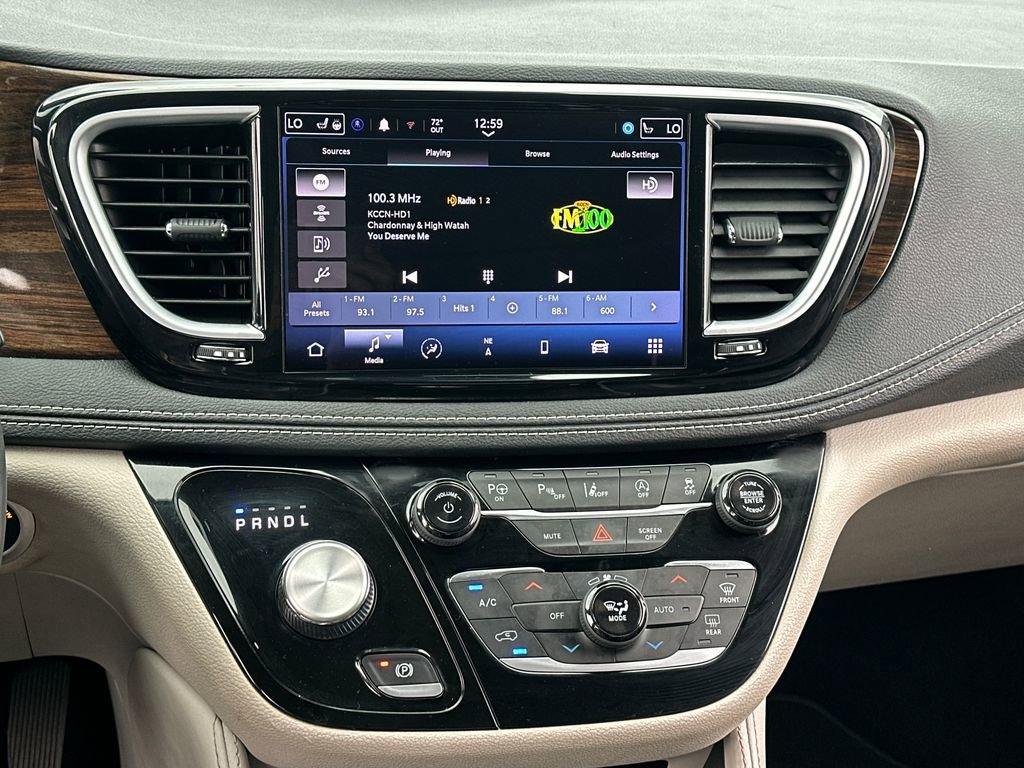 Used 2022 Chrysler Pacifica Limited image 16